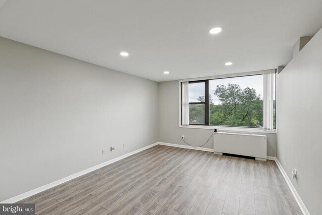 Building Photo - 4600 Duke St