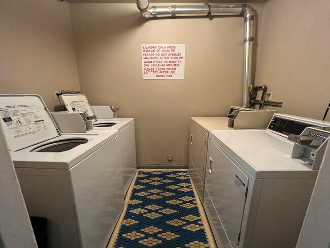 Building Photo - 1168 S Foothill Dr