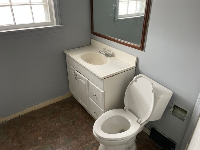 Building Photo - 413 E Garfield Ave