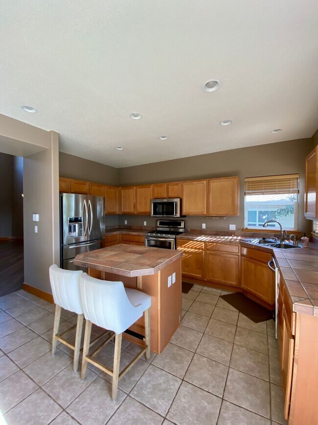 Building Photo - Immaculate 4 bed 3.5 Bath with Mountain Views and Unique Amenities!  Pet Friendly! Desirable 80922!
