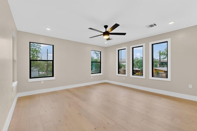 Building Photo - 5018 Highland Ct
