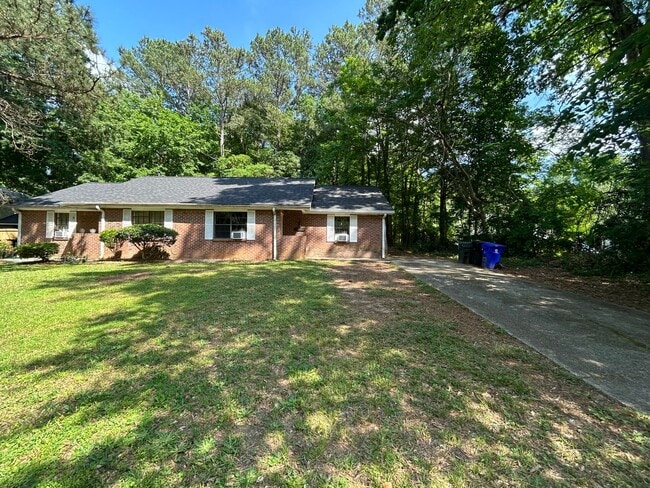 Building Photo - **$400 OFF FIRST FULL MONTH OF RENT**105 Meadowbrook Court Unit A - Available Now! Ask how you ca...