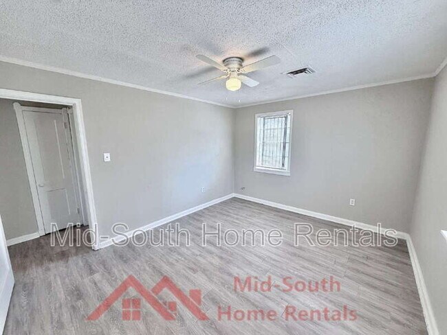 Building Photo - 566 Burlington Cir