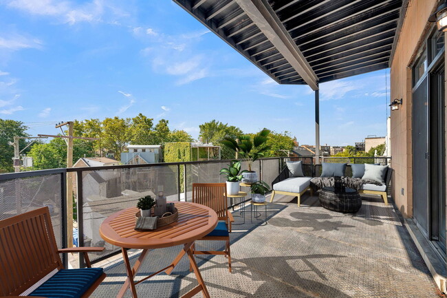 Building Photo - 1843 W North Ave