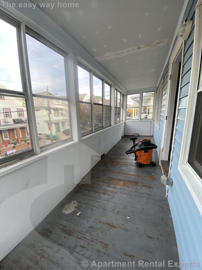 Building Photo - 67 Bristol Rd