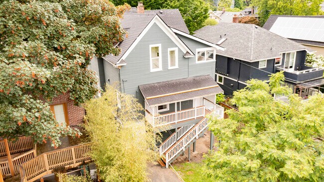Building Photo - 1130 18th Ave E