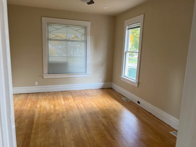 Building Photo - 808 2nd Ave W