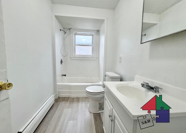 Building Photo - 94 Malletts Bay Ave