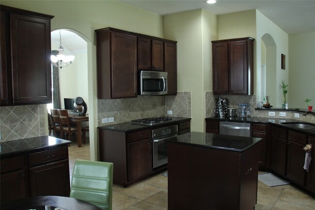 Building Photo - 326 Trillium Dr