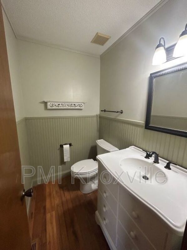 Building Photo - 1427 Moorgate Dr