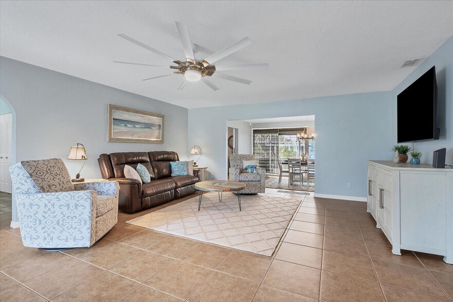Primary Photo - 18614 Briggs Cir