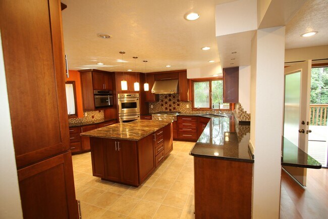 Building Photo - 4 Bedroom Eagle River Home!