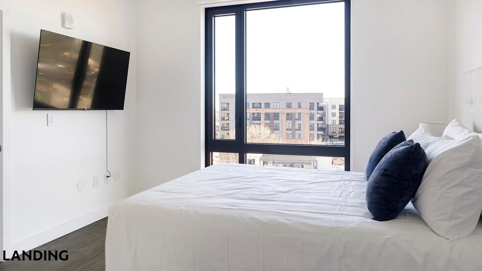 Building Photo - 1007 S Mint St