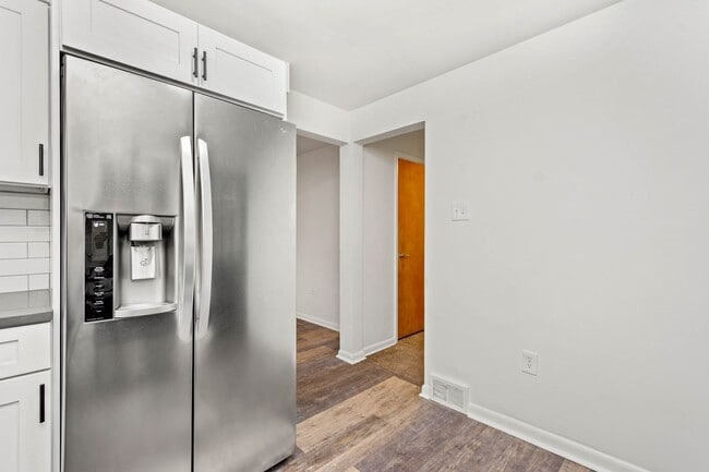 Building Photo - AVAILABLE APRIL 1ST! RENOVATED 3-bedroom!