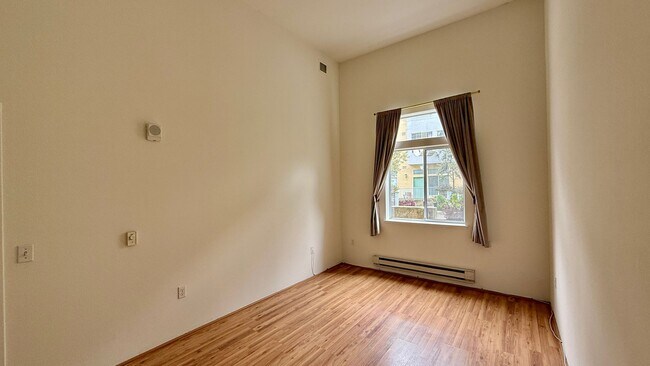 Building Photo - Urban Oasis on Valencia St – 2BR/1BA with ...