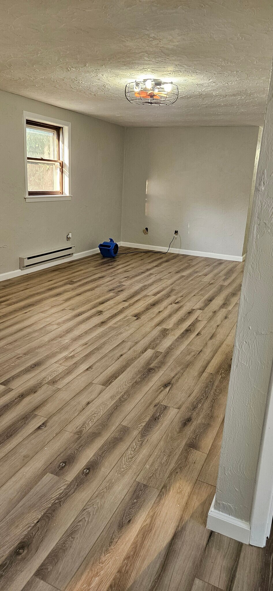 Building Photo - 585 Woodside Ave