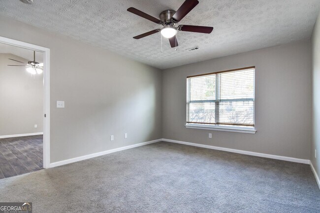 Building Photo - 8043 Trinity Park Dr