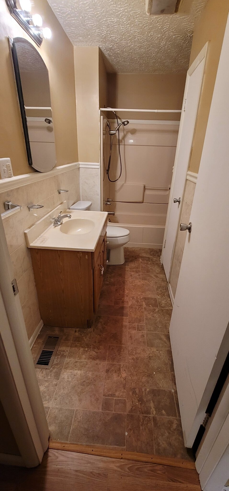 Building Photo - 1018 Willow Dr