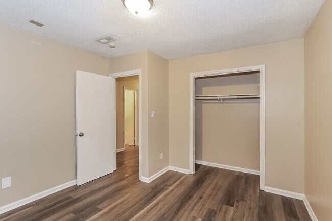 Building Photo - 2828 Lumpkin Rd