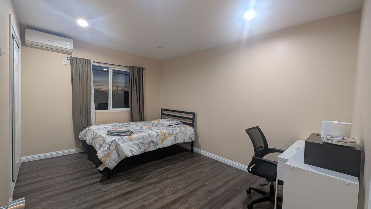 Building Photo - 1299 W 37th Dr