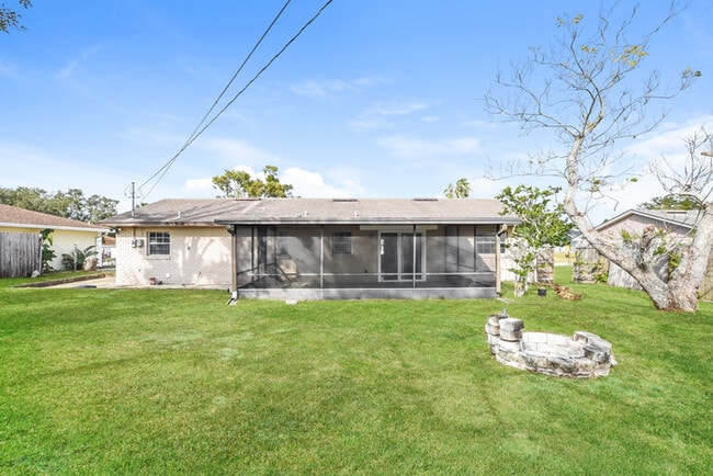 Building Photo - 1025 Ireland Dr