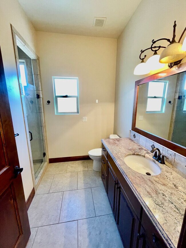 Building Photo - Beautiful Pet-Friendly Home on Green Springs Golf Course