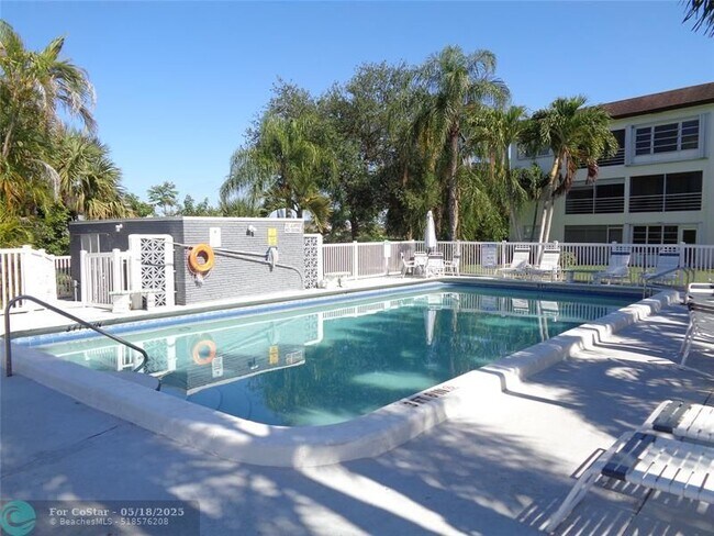 Building Photo - 4200 Crystal Lake Dr