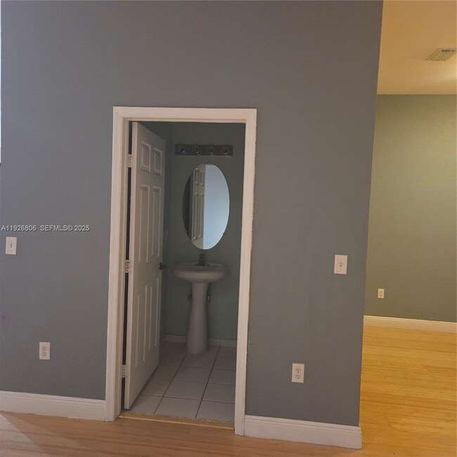 Building Photo - 1938 SE 23rd Terrace