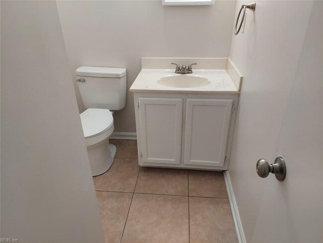 Building Photo - 637 Ridge Cir