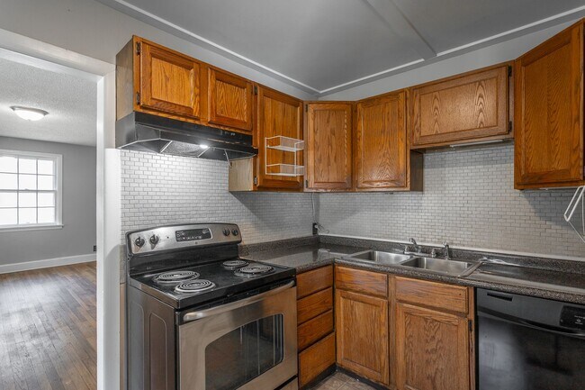 Building Photo - 3 Bedroom House in East Ridge!