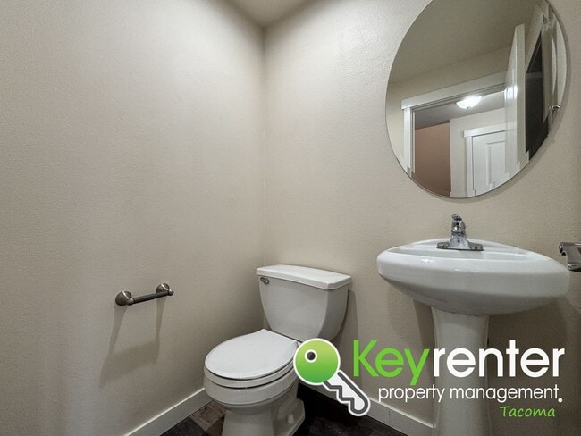 Building Photo - Spacious 3-Bedroom Home in Quiet Lakewood ...