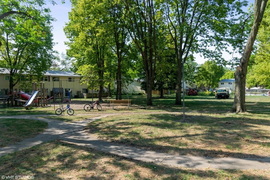 Building Photo - 635 Meadow Pl