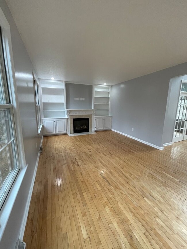 Building Photo - 1513 King Henry Dr