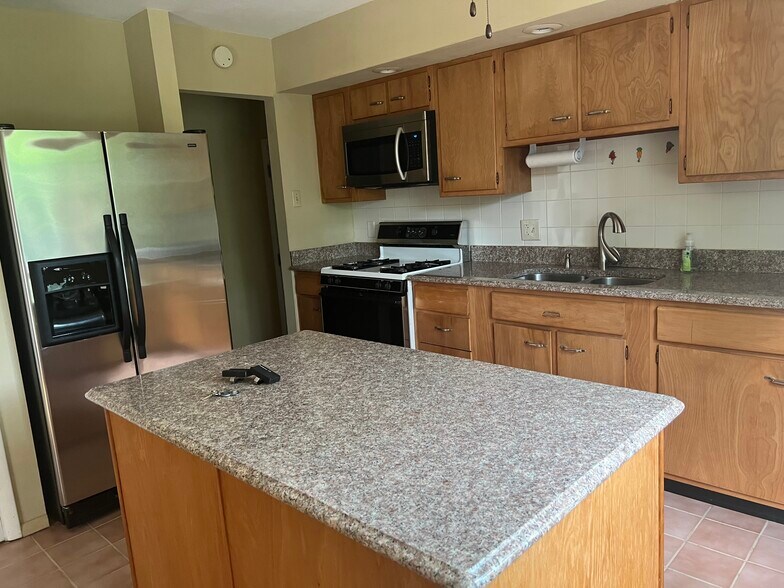 Building Photo - 524 Ranch Dr