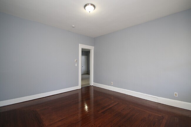 Building Photo - 273 Lloyd St