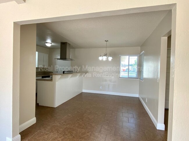 Building Photo - 20 W Gettysburg Ave