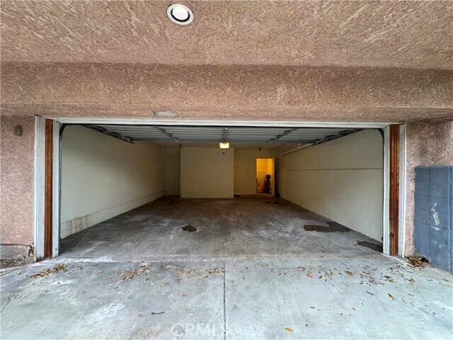 Building Photo - 223 N Olive Ave