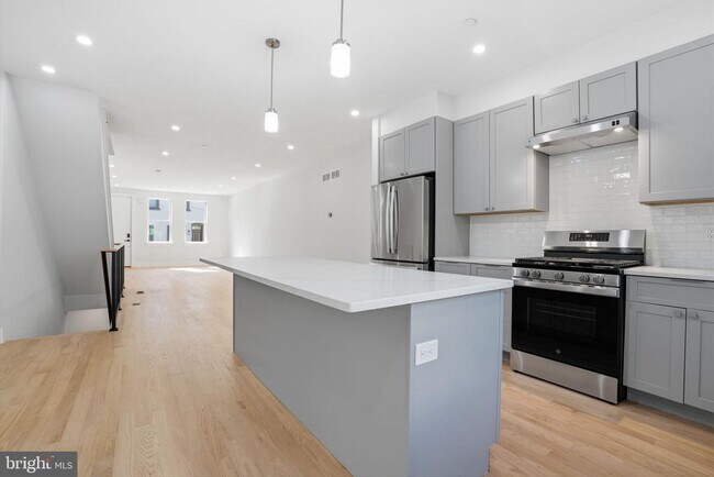 Building Photo - 222 Hermitage St