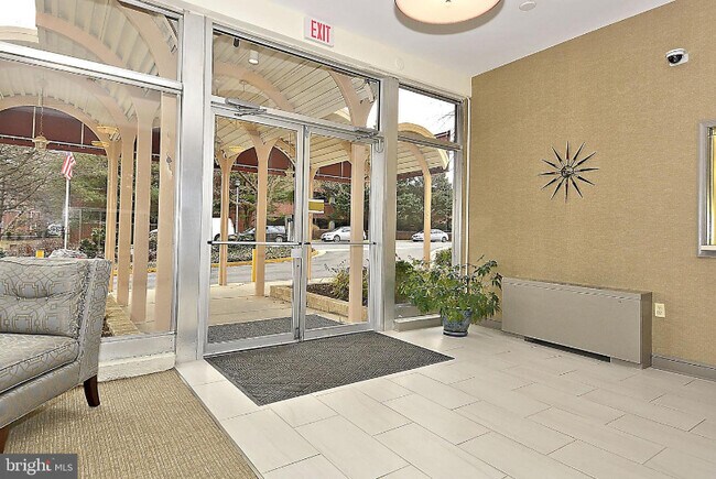 Building Photo - 200 N Maple Ave