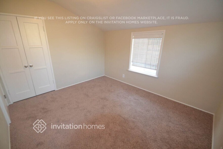 Building Photo - 17363 Saticoy St