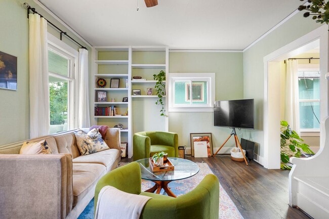 Building Photo - Charming Home Near Colorado College – Walk to Downtown & Trails!