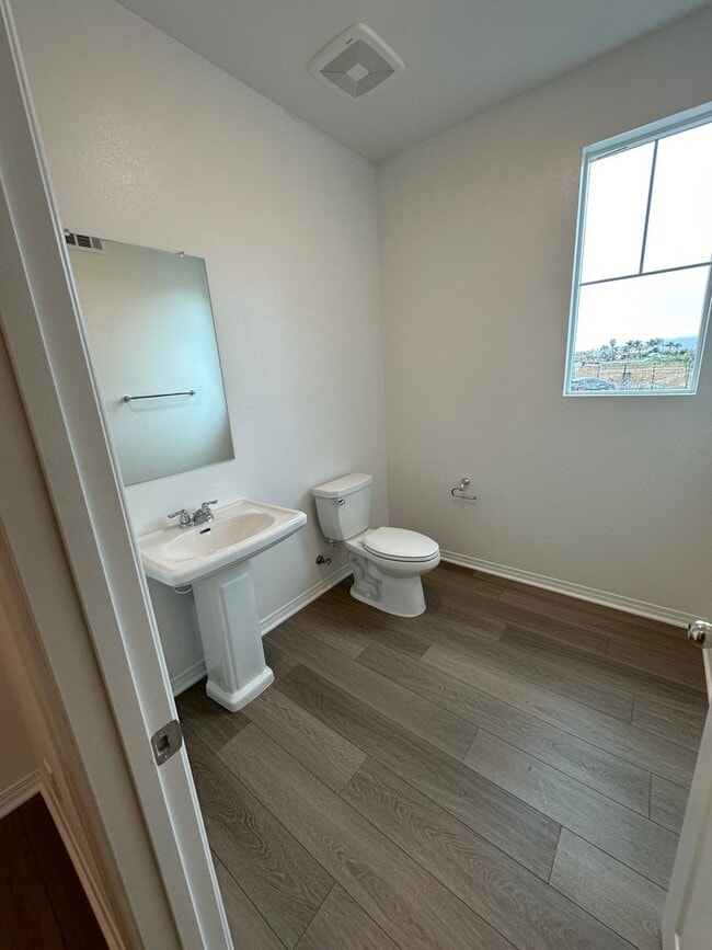 Building Photo - 1 Year Old Lenner 3 Bedroom + Loft Condo i...