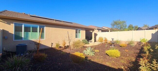 Building Photo - Beautiful Single Story Home in 55 + Community!