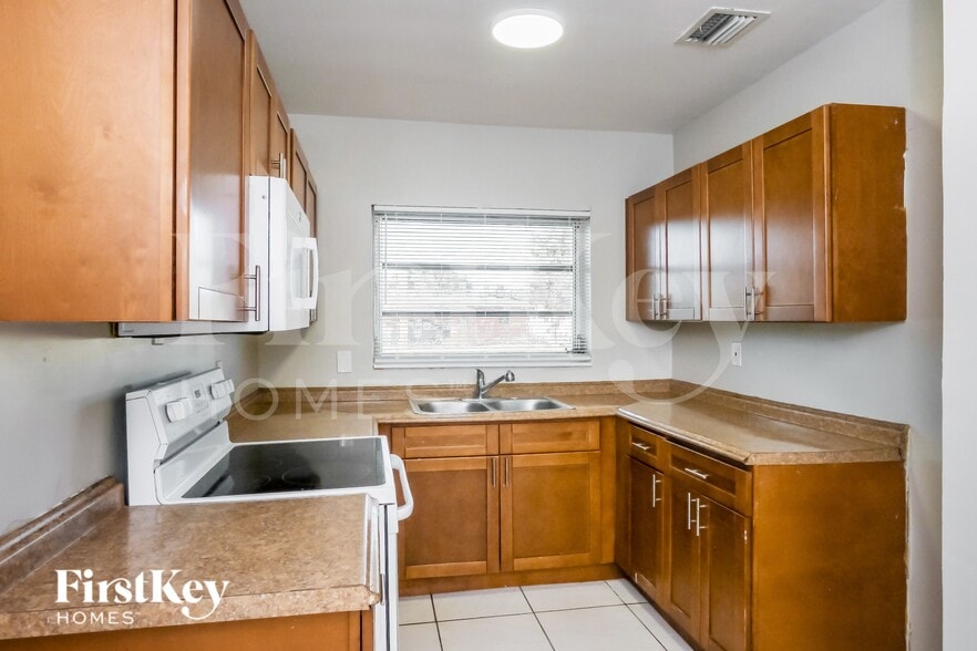 Building Photo - 3010 NW 187th St