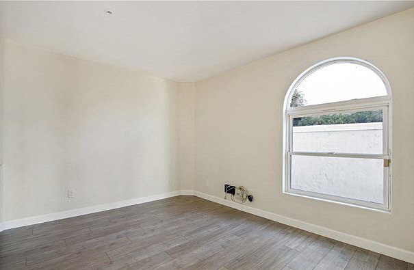 Building Photo - 25 S 15th Pl