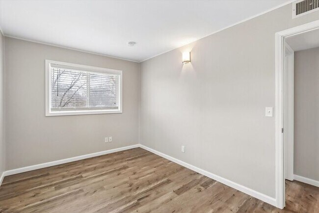 Building Photo - $1,750 | 3 Bedroom, 1 Bathroom Top Floor Duplex | No Pets | Available for Immediate Move-In!