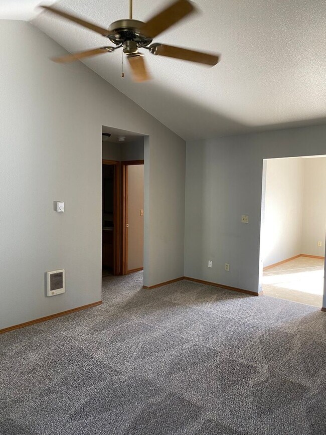 Building Photo - Sil1000(CWP)