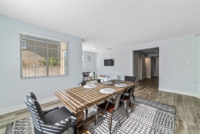 Building Photo - Beautiful Tuscany Hills 5 Bedroom Home