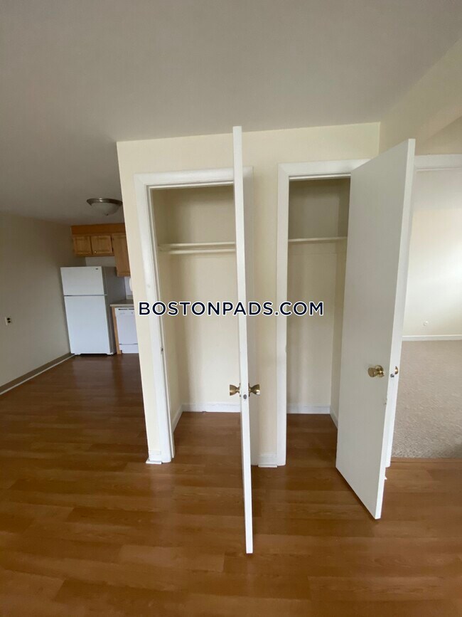 Building Photo - 7 Totman Dr