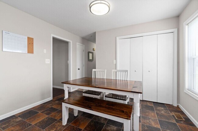 Building Photo - 524 Gainey Dr